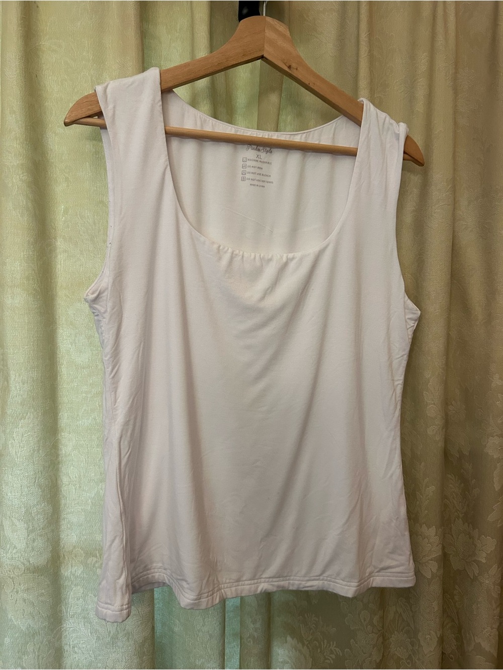 Women's White Scoop Neck Tank Top